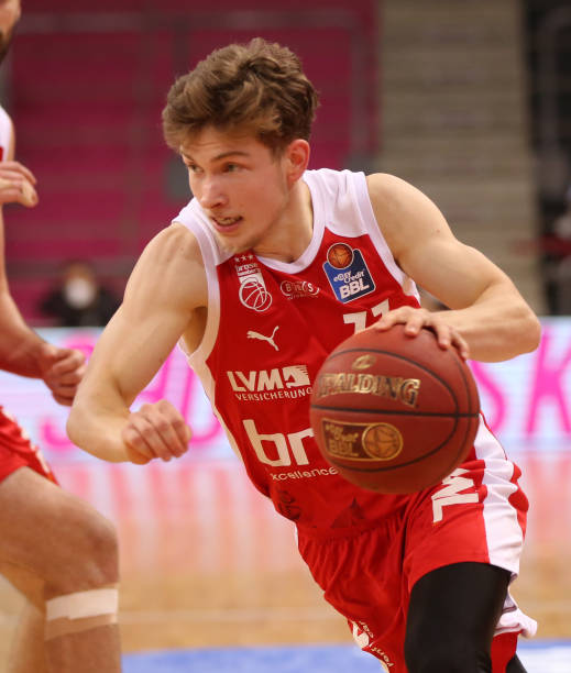 和年轻球员 和年轻球员