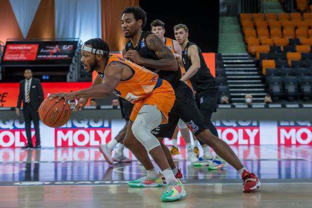 松赛事以其 松赛事以其