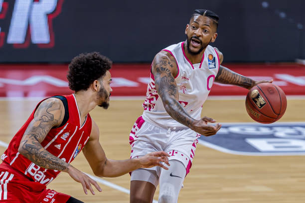 仅牵动着球 仅牵动着球